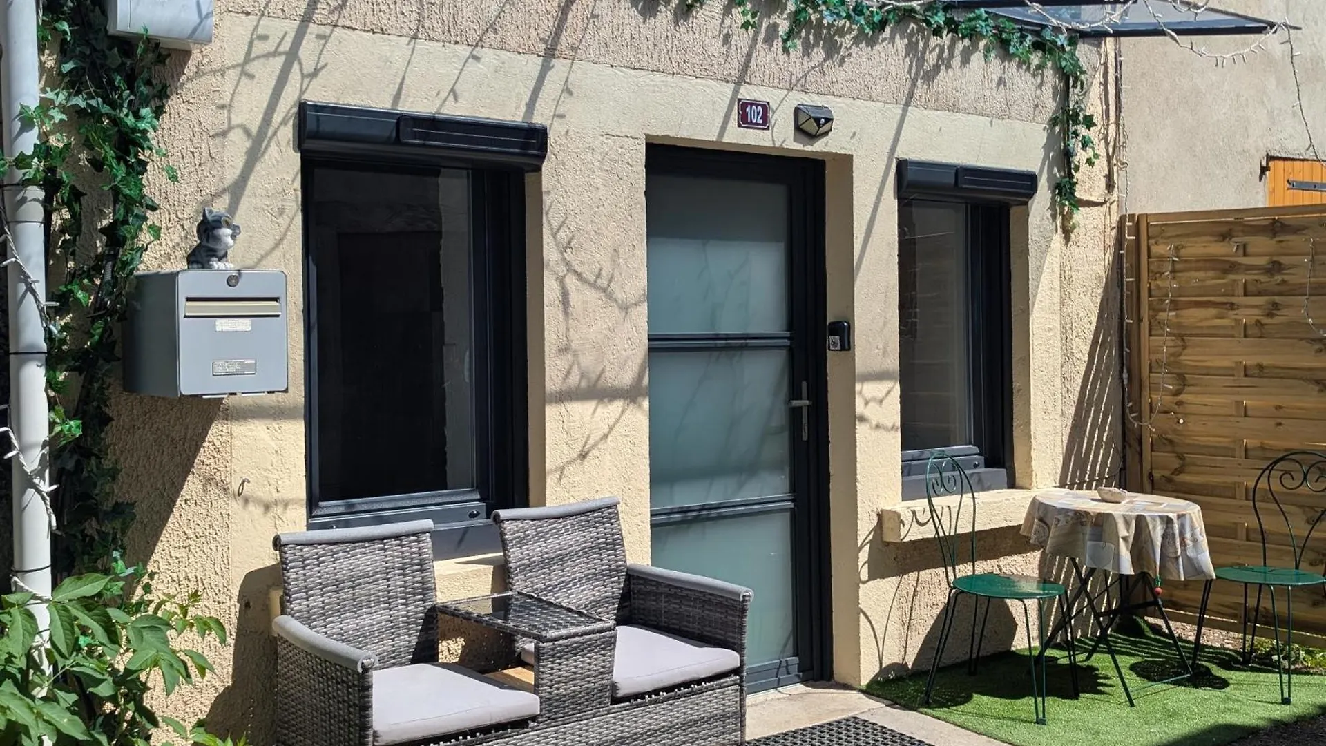 Le Nid Des Voyageurs, Maison De Vacances Familiale Leyment フランス